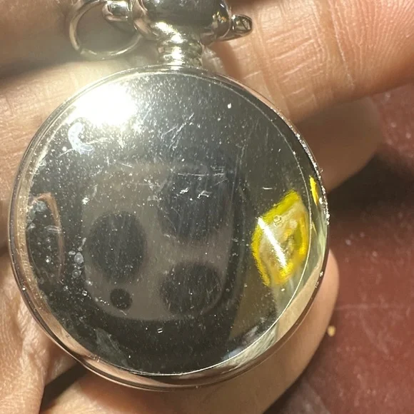 Avon vintage Silver and Black Watch with Crystals- one stone is missing - Picture 4 of 16